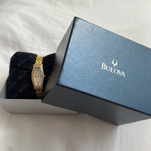 Bulova diamond watch with box - Picture 2 of 9